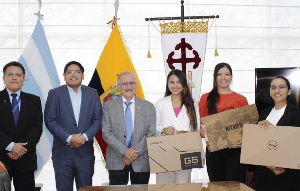 Operador de Radio en Congreso - Estudiantes Bienvenidos